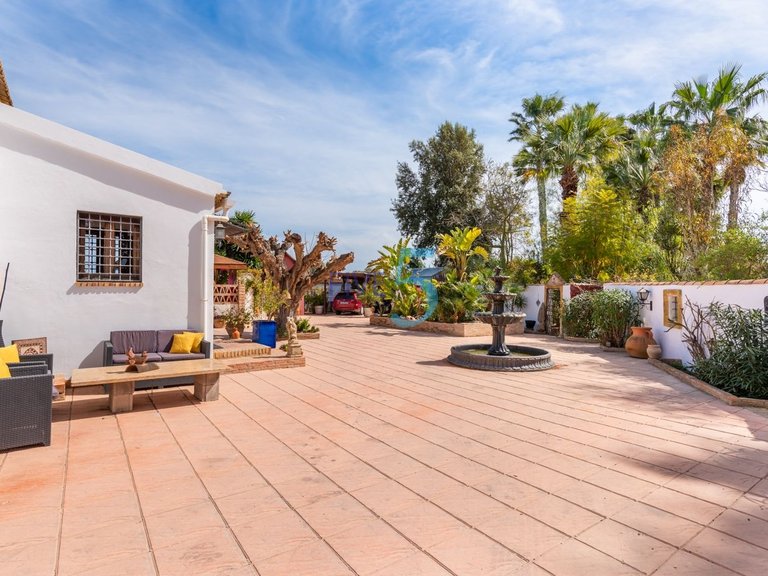 Villa for Sale in Alicante, Valencia 5