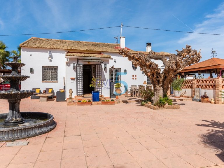 Villa for Sale in Alicante, Valencia 6