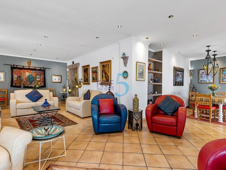 Villa for Sale in Alicante, Valencia 3