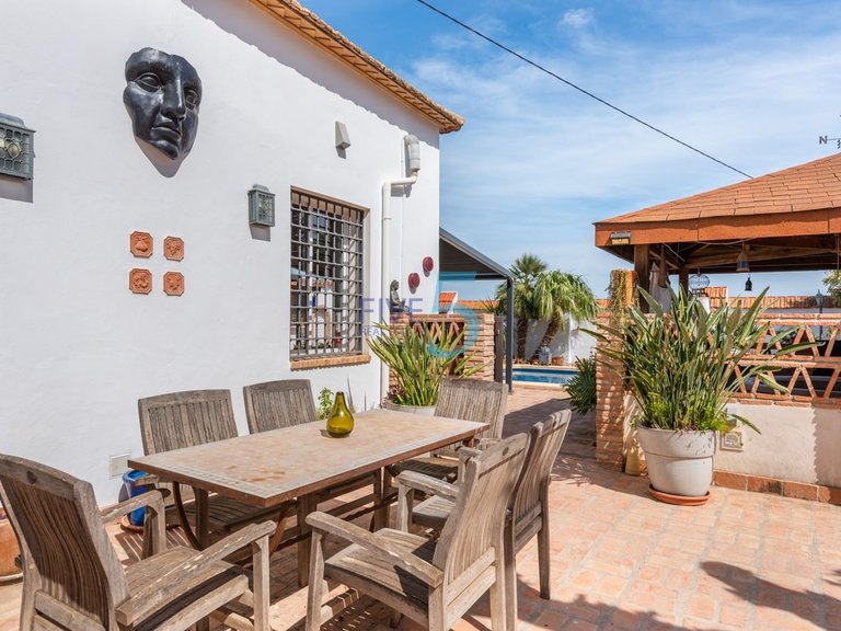 Villa for Sale in Alicante, Valencia 8