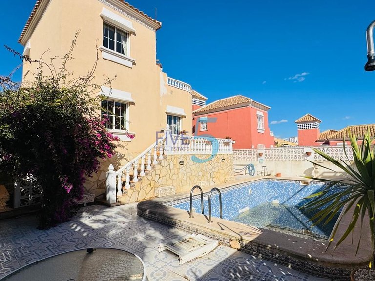 Villa for Sale in Alicante, Valencia 18