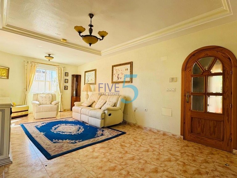Villa for Sale in Alicante, Valencia 6