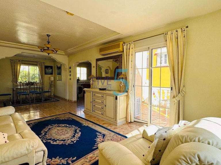 Villa for Sale in Alicante, Valencia 3