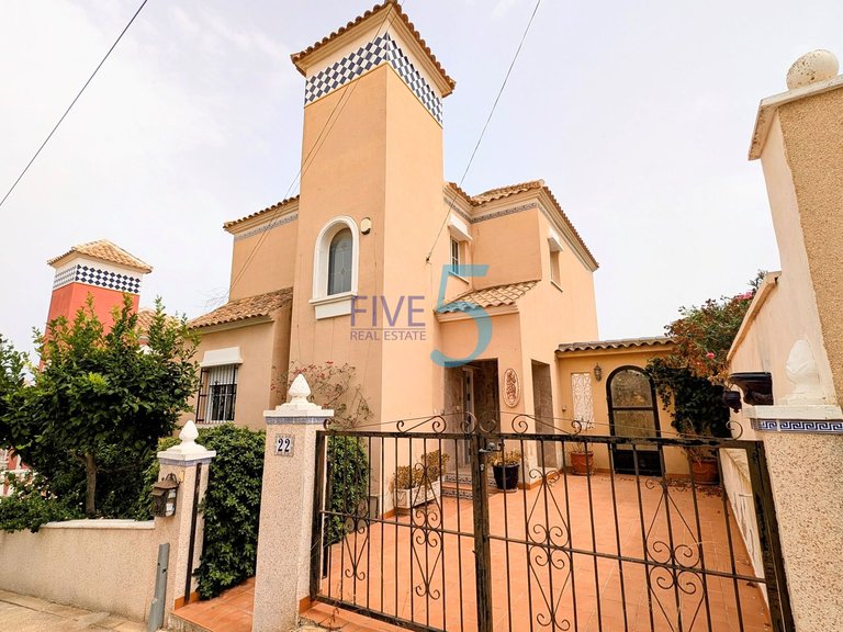 Villa for Sale in Alicante, Valencia 1