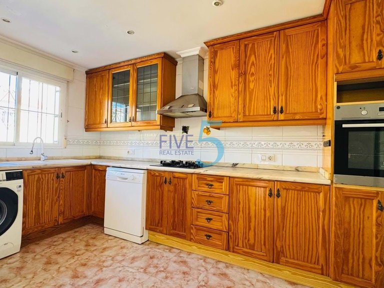 Villa for Sale in Alicante, Valencia 4