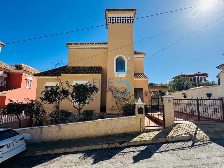 Villa for Sale in Alicante, Valencia 5