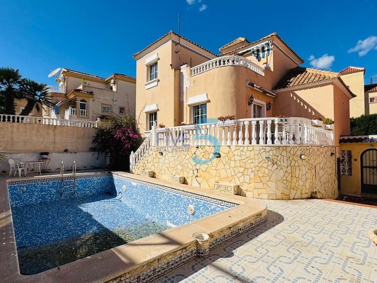 Villa for Sale in Alicante, Valencia 2