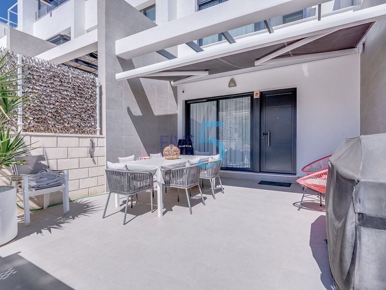 Villa for Sale in Alicante, Valencia 4