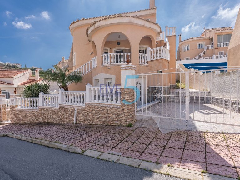 Villa for Sale in Alicante, Valencia 1