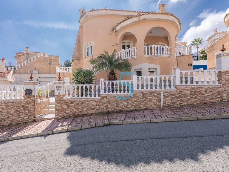 Villa for Sale in Alicante, Valencia 32