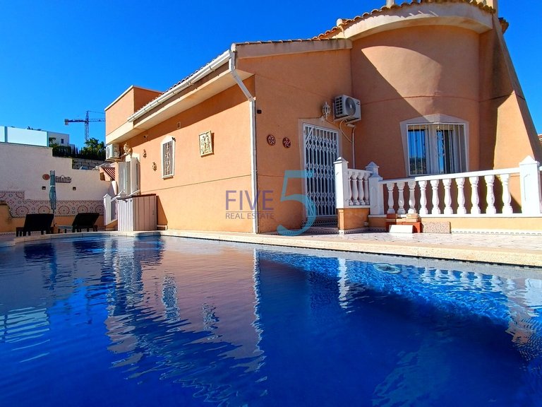 Villa for Sale in Alicante, Valencia 31