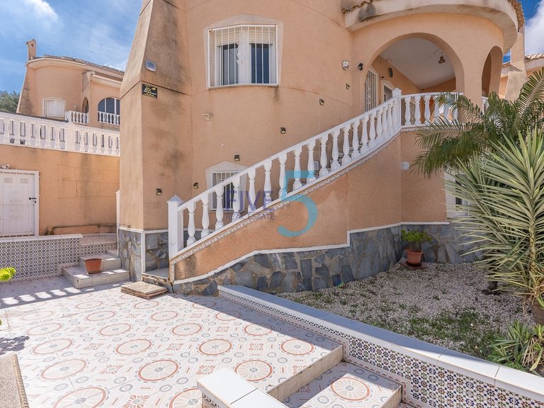 Villa for Sale in Alicante, Valencia 23