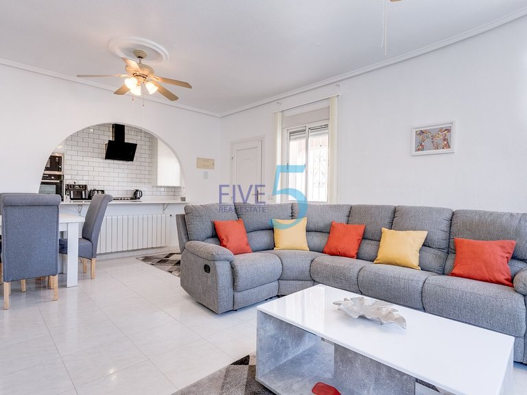 Villa for Sale in Alicante, Valencia 5
