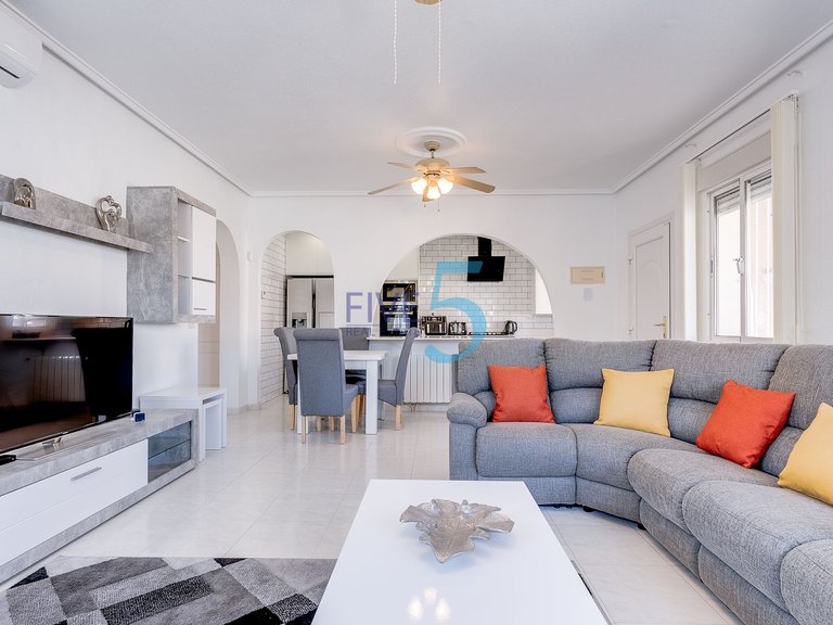 Villa for Sale in Alicante, Valencia 4