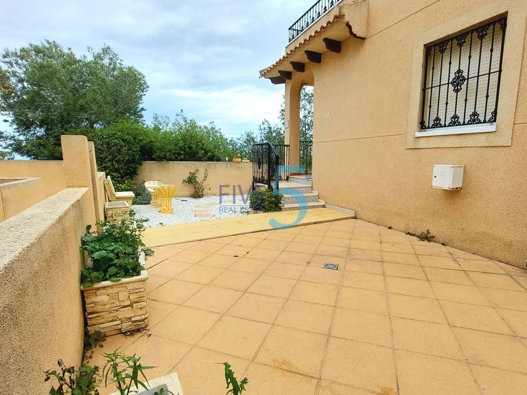 Villa for Sale in Alicante, Valencia 3