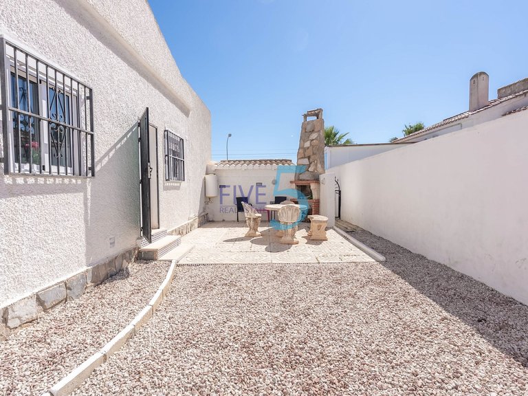 Villa for Sale in Alicante, Valencia 29