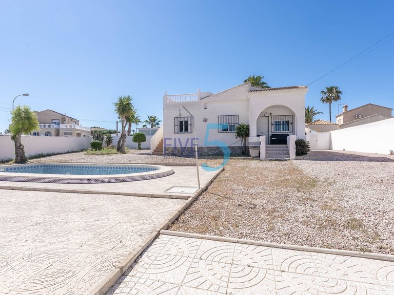 Villa for Sale in Alicante, Valencia 2