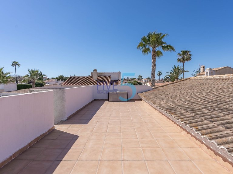 Villa for Sale in Alicante, Valencia 26