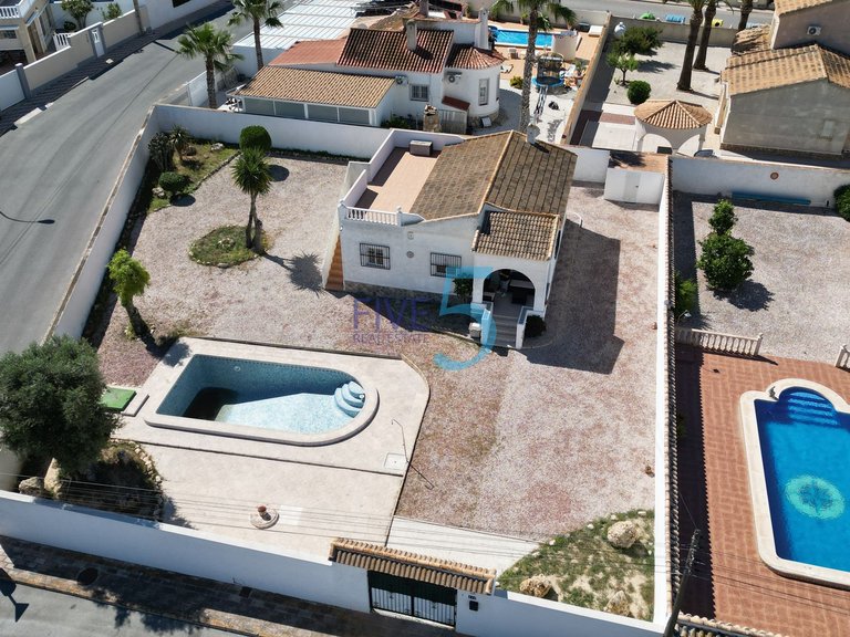 Villa for Sale in Alicante, Valencia 32