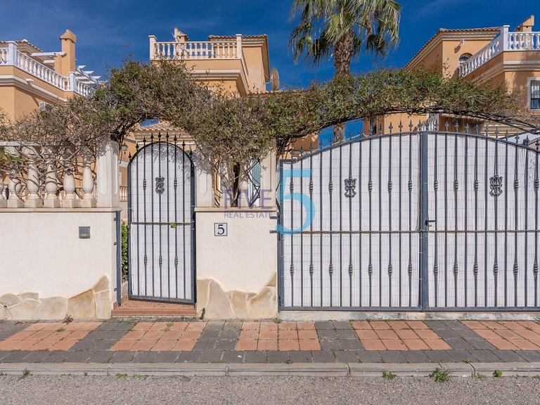 Villa for Sale in Alicante, Valencia 30