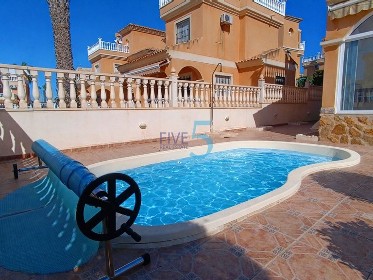 Villa for Sale in Alicante, Valencia 26