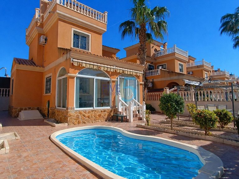 Villa for Sale in Alicante, Valencia 1