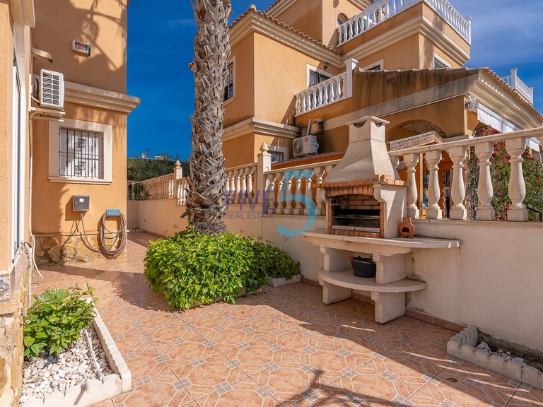 Villa for Sale in Alicante, Valencia 28