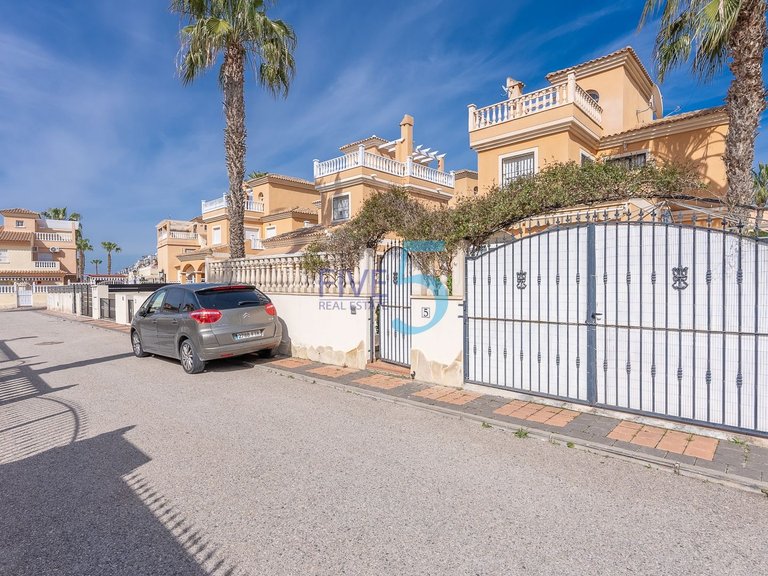 Villa for Sale in Alicante, Valencia 2