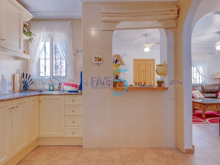 Villa for Sale in Alicante, Valencia 11