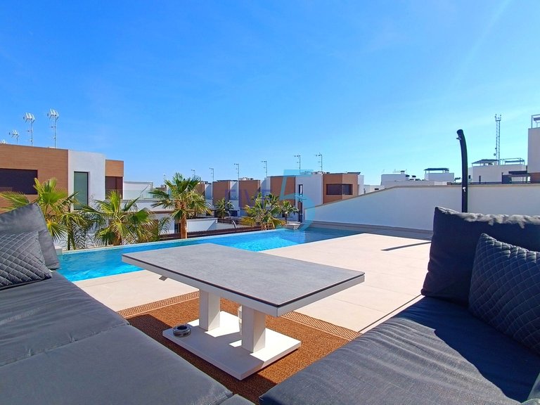 Villa for Sale in Alicante, Valencia 8