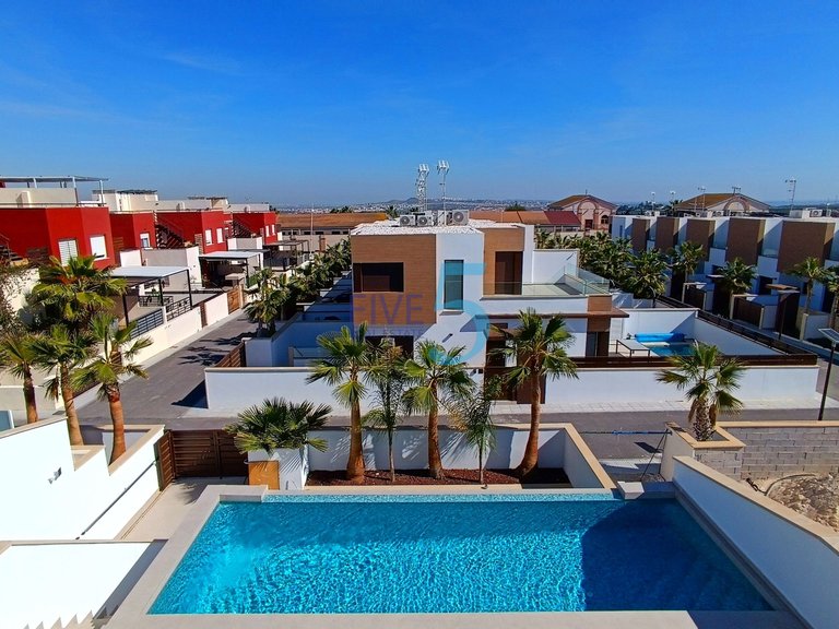 Villa for Sale in Alicante, Valencia 36