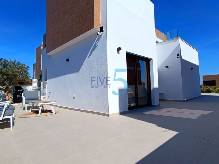 Villa for Sale in Alicante, Valencia 6