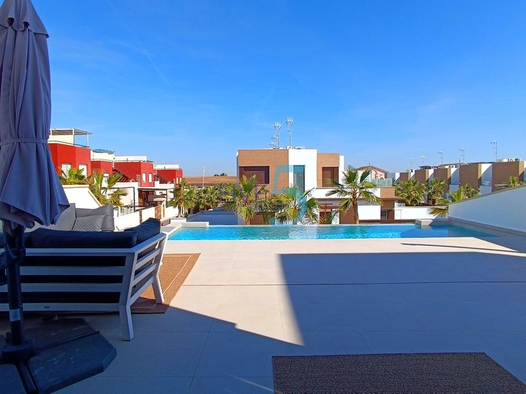 Villa for Sale in Alicante, Valencia 9