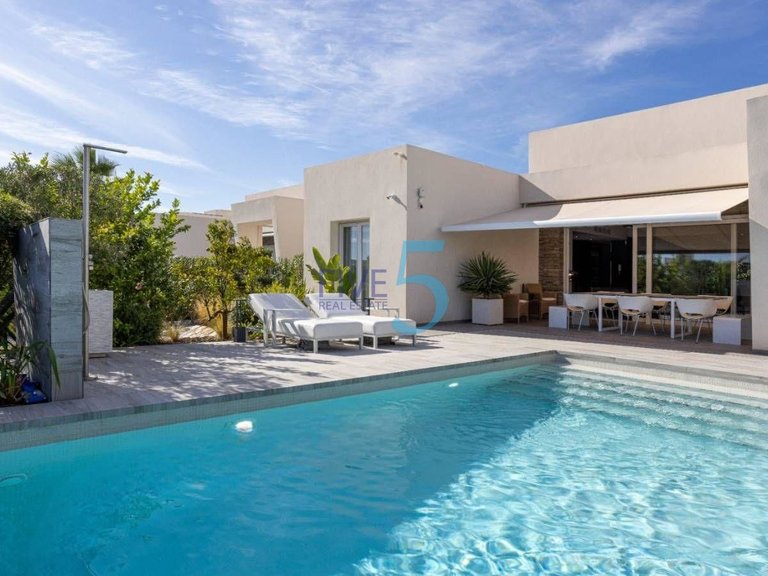 Villa for Sale in Alicante, Valencia 2