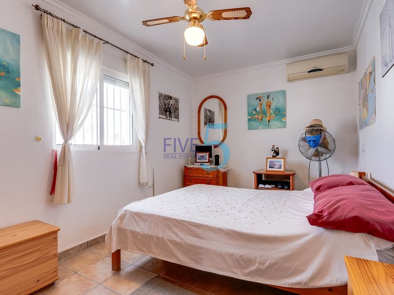 Villa for Sale in Alicante, Valencia 16