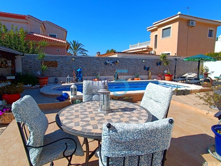 Villa for Sale in Alicante, Valencia 14