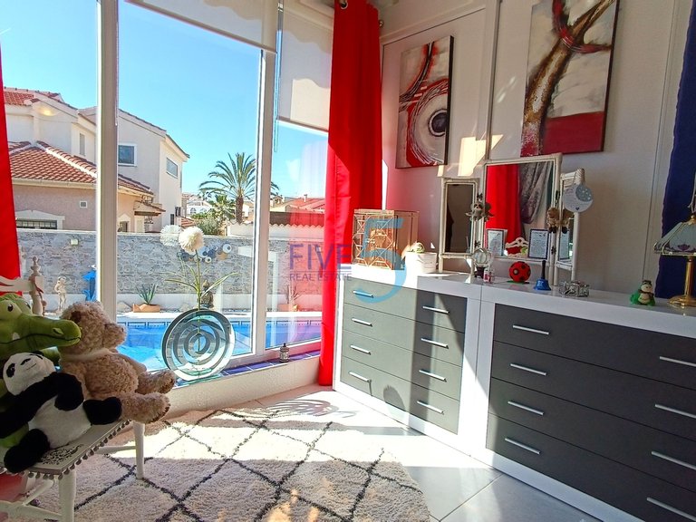 Villa for Sale in Alicante, Valencia 33