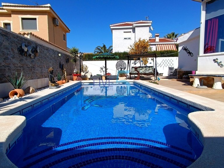 Villa for Sale in Alicante, Valencia 13