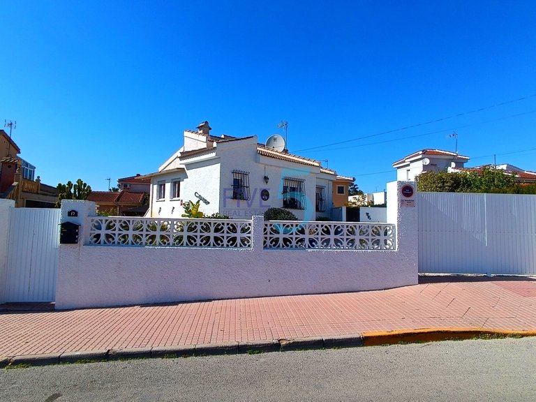 Villa for Sale in Alicante, Valencia 38