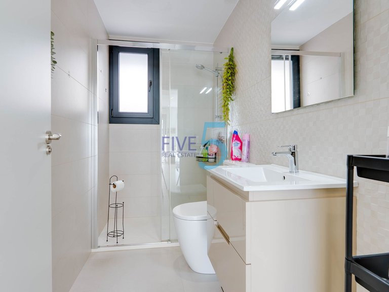 Villa for Sale in Alicante, Valencia 17