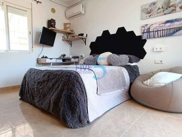 Villa for Sale in Alicante, Valencia 30
