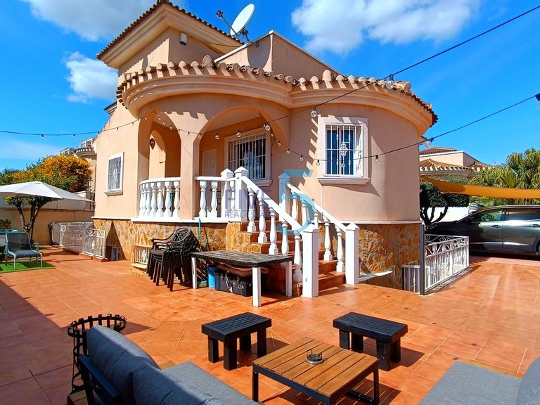 Villa for Sale in Alicante, Valencia 1