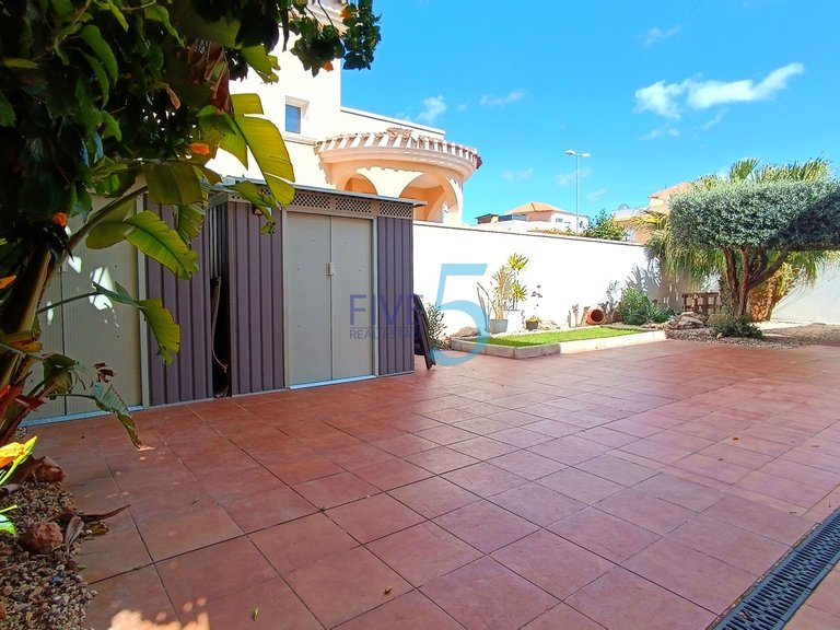 Villa for Sale in Alicante, Valencia 2