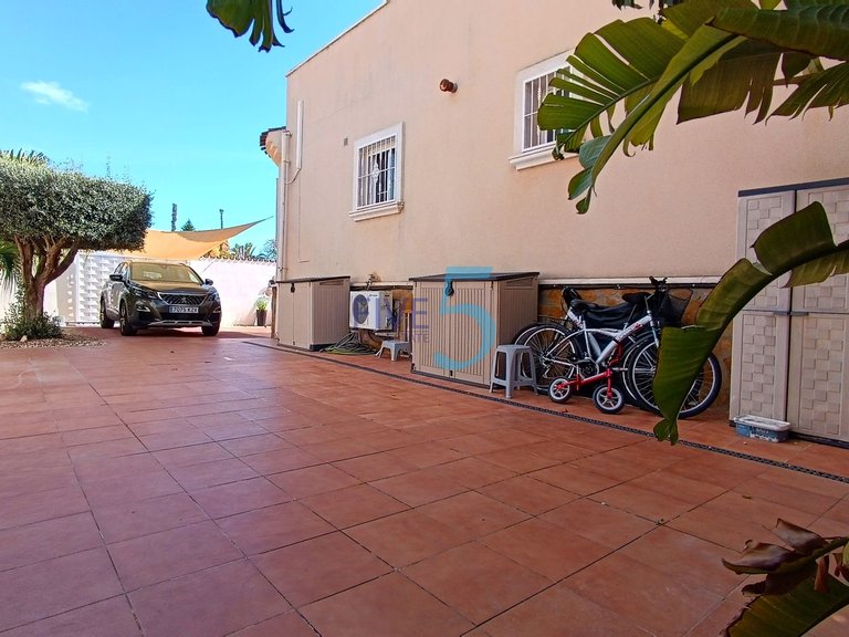 Villa for Sale in Alicante, Valencia 9