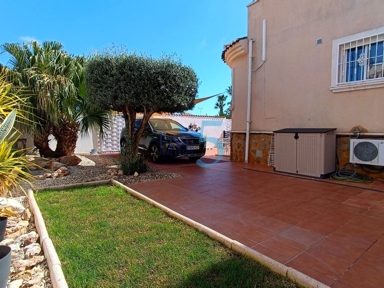 Villa for Sale in Alicante, Valencia 10