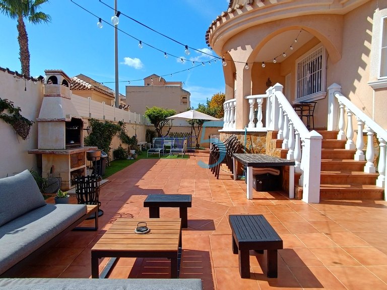 Villa for Sale in Alicante, Valencia 6