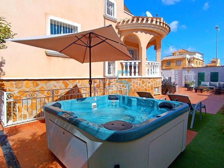 Villa for Sale in Alicante, Valencia 7