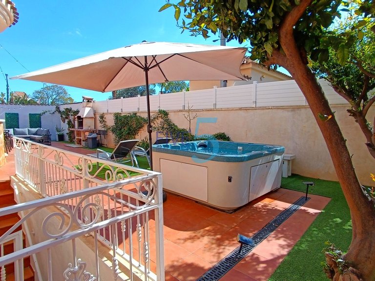 Villa for Sale in Alicante, Valencia 8