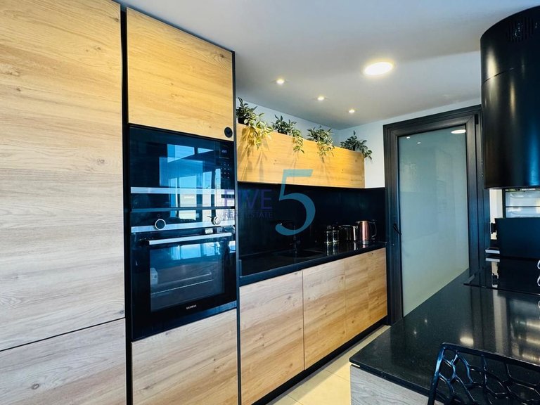 Apartment for Sale in Alicante, Valencia 4