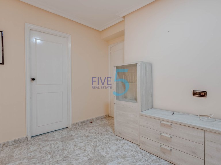 Apartment for Sale in Alicante, Valencia 4